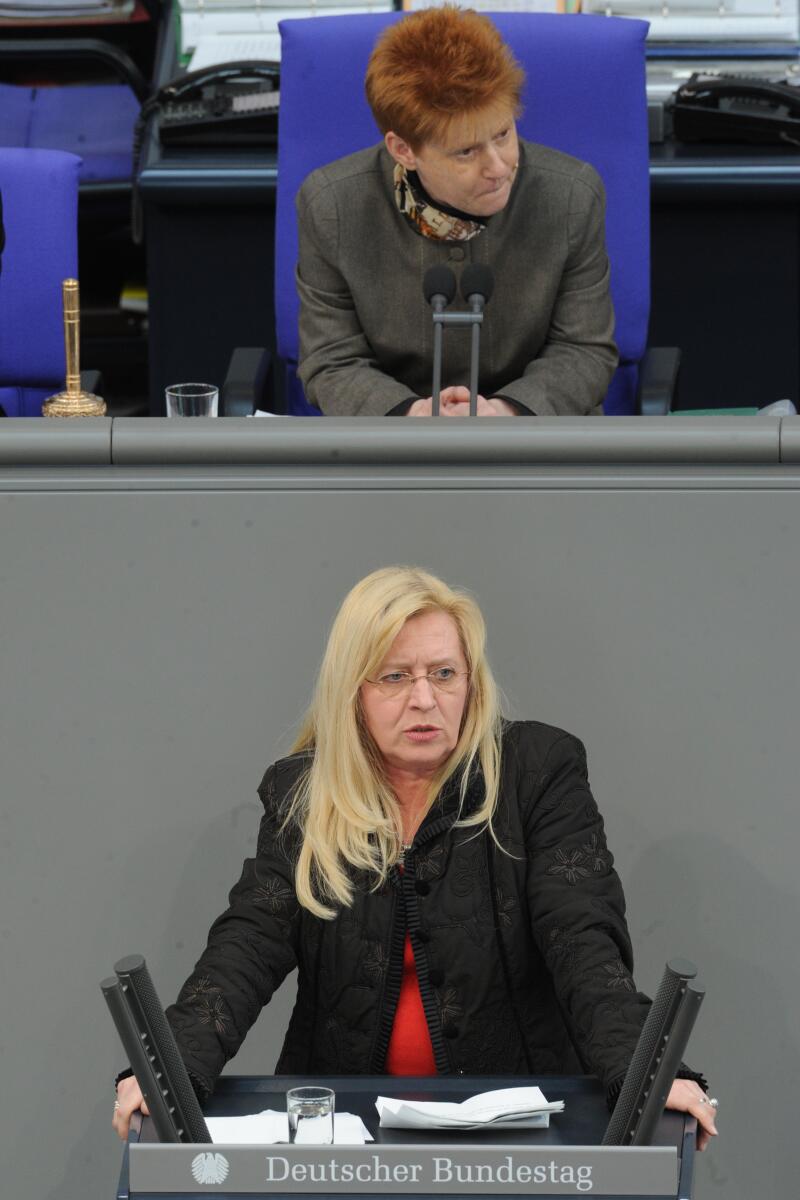 Gabriele Groneberg, SPD, Bundestagsabgeordnete, Abgeordnete, Mitglied des Deutschen Bundestages, MdB, Rede, Deutscher Bundestag, 231. Sitzung, Top 4, Thema: Soziale Gestaltung der Energiewende, Vorsitz: Bundestagsvizepräsidentin Petra Pau, DIE LINKE.; Rednerpult. Groneberg, Gabriele; Pau, Petra Gabriele Groneberg, SPD, Bundestagsabgeordnete, Abgeordnete, Mitglied des Deutschen Bundestages, MdB, Rede, Deutscher Bundestag, 231. Sitzung, Top 4, Thema: Soziale Gestaltung der Energiewende, Vorsitz: Bundestagsvizepräsidentin Petra Pau, DIE LINKE.; Rednerpult.