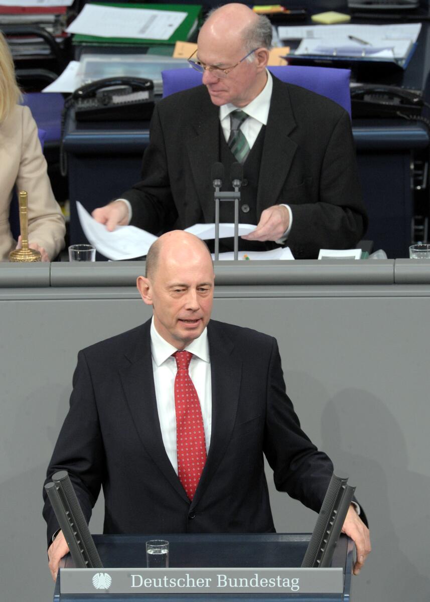 Wolfgang Tiefensee, SPD, Bundestagsabgeordneter, Abgeordneter, Mitglied des Deutschen Bundestages, MdB, Rede, Deutscher Bundestag, 217. Sitzung, Top 9, Thema: Jahreswirtschaftsbericht, Vorsitz: Bundestagspräsident Prof. Dr. Norbert Lammert, CDU/CSU.; Rednerpult. Tiefensee, Wolfgang; Lammert, Norbert Wolfgang Tiefensee, SPD, Bundestagsabgeordneter, Abgeordneter, Mitglied des Deutschen Bundestages, MdB, Rede, Deutscher Bundestag, 217. Sitzung, Top 9, Thema: Jahreswirtschaftsbericht, Vorsitz: Bundestagspräsident Prof. Dr. Norbert Lammert, CDU/CSU.; Rednerpult.