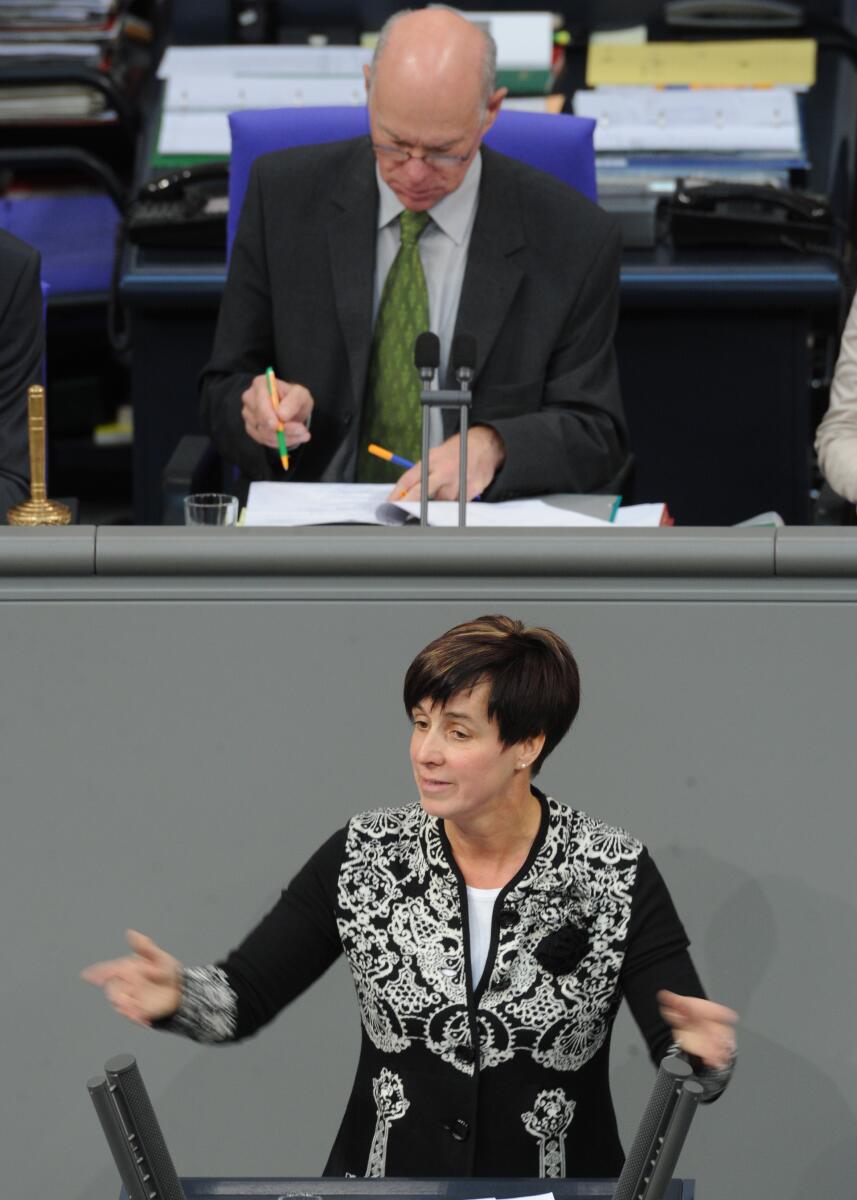 Katrin Kunert, DIE LINKE, Bundestagsabgeordnete, Abgeordnete, Mitglied des Deutschen Bundestages, MdB, Rede, Deutscher Bundestag, 204. Sitzung, Top 3, Thema: Entbürokratisierung des Gemeinnützigkeitsrechts, Vorsitz: Bundestagspräsident Prof. Dr. Norbert Lammert, CDU/CSU.; Rednerpult. Kunert, Katrin; Lammert, Norbert Katrin Kunert, DIE LINKE, Bundestagsabgeordnete, Abgeordnete, Mitglied des Deutschen Bundestages, MdB, Rede, Deutscher Bundestag, 204. Sitzung, Top 3, Thema: Entbürokratisierung des Gemeinnützigkeitsrechts, Vorsitz: Bundestagspräsident Prof. Dr. Norbert Lammert, CDU/CSU.; Rednerpult.