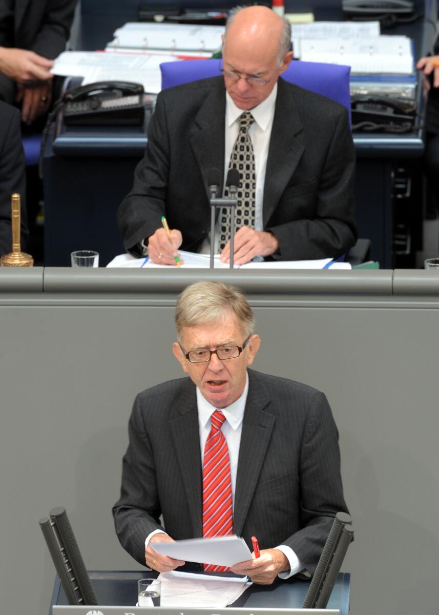 Dr. Dieter Wiefelspütz, SPD, Bundestagsabgeordneter, Abgeordneter, Mitglied des Deutschen Bundestages, MdB, Rede, Deutscher Bundestag, 127. Sitzung, TOP 25, Thema: Bundesverfassungsschutzgesetz, Vorsitz: Bundestagspräsident Prof. Dr. Norbert Lammert, CDU/CSU.; Rednerpult. Wiefelspütz, Dieter; Lammert, Norbert Dr. Dieter Wiefelspütz, SPD, Bundestagsabgeordneter, Abgeordneter, Mitglied des Deutschen Bundestages, MdB, Rede, Deutscher Bundestag, 127. Sitzung, TOP 25, Thema: Bundesverfassungsschutzgesetz, Vorsitz: Bundestagspräsident Prof. Dr. Norbert Lammert, CDU/CSU.; Rednerpult.