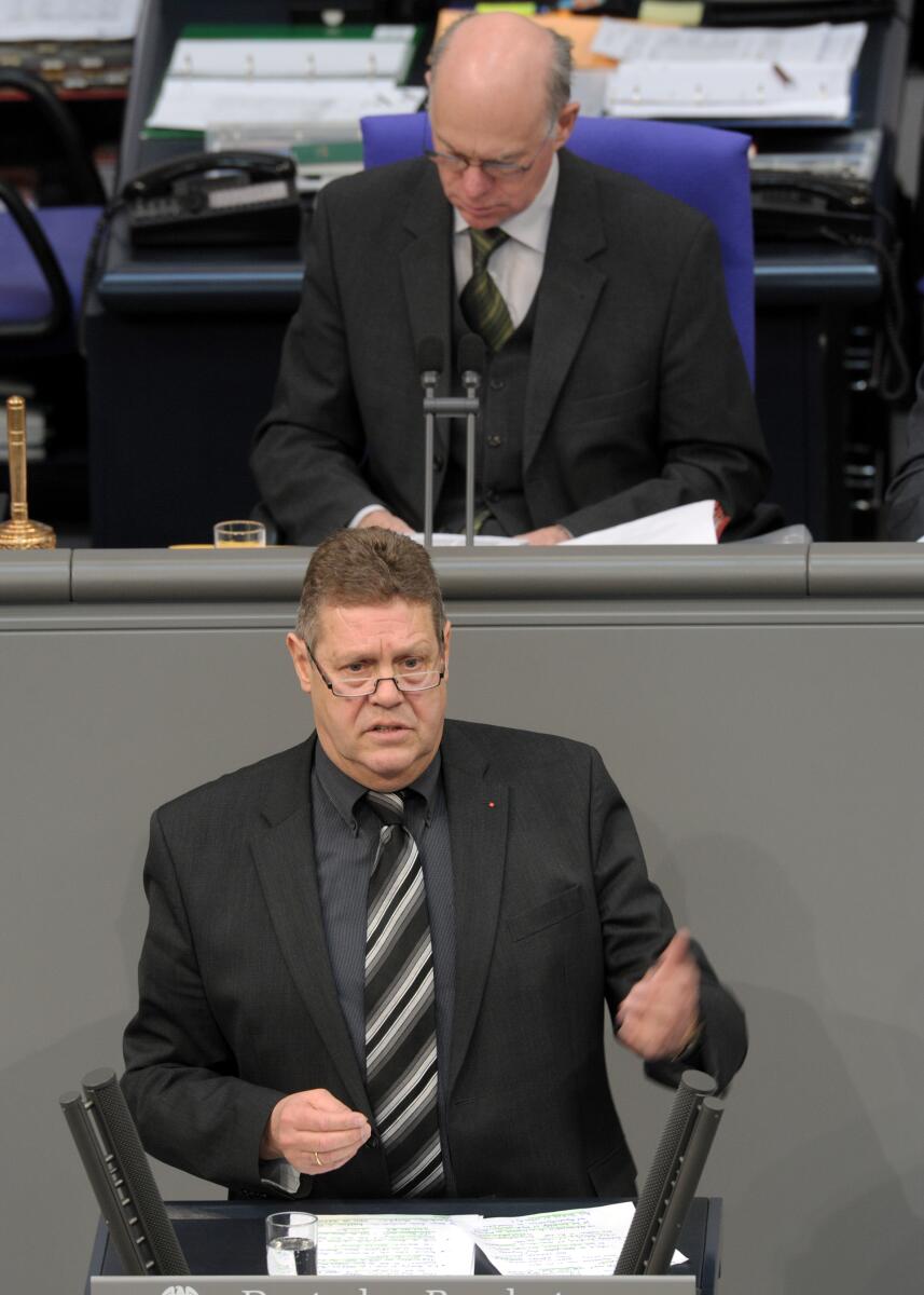 Willi Brase, SPD, Bundestagsabgeordneter, Abgeordneter, Mitglied des Deutschen Bundestages, MdB, Rede, Deutscher Bundestag, 90. Sitzung, TOP 3, Thema: Mittelstandspolitik, Vorsitz: Bundestagspräsident Prof. Dr. Norbert Lammert, CDU/CSU.; Rednerpult. Brase, Willi; Lammert, Norbert Willi Brase, SPD, Bundestagsabgeordneter, Abgeordneter, Mitglied des Deutschen Bundestages, MdB, Rede, Deutscher Bundestag, 90. Sitzung, TOP 3, Thema: Mittelstandspolitik, Vorsitz: Bundestagspräsident Prof. Dr. Norbert Lammert, CDU/CSU.; Rednerpult.