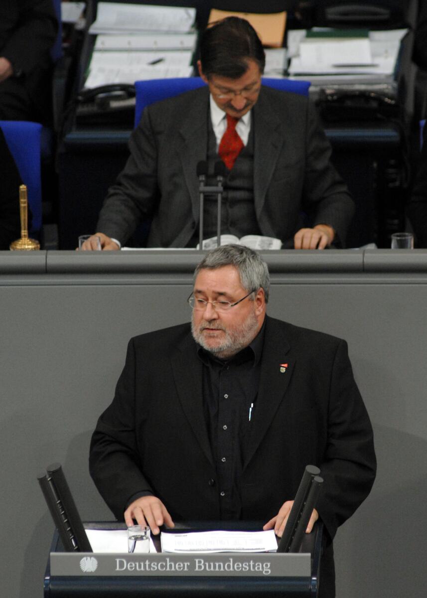 Dr. Axel Troost, DIE LINKE, Bundestagsabgeordneter, Abgeordneter, Mitglied des Deutschen Bundestages, MdB, Rede, Deutscher Bundestag, 78. Sitzung, TOP 6, Thema: Finanzierung der Kommunen, Vorsitz: Bundestagsvizepräsident Dr. Hermann Otto Solms, FDP.; Rednerpult. Troost, Axel; Solms, Hermann Otto Dr. Axel Troost, DIE LINKE, Bundestagsabgeordneter, Abgeordneter, Mitglied des Deutschen Bundestages, MdB, Rede, Deutscher Bundestag, 78. Sitzung, TOP 6, Thema: Finanzierung der Kommunen, Vorsitz: Bundestagsvizepräsident Dr. Hermann Otto Solms, FDP.; Rednerpult.