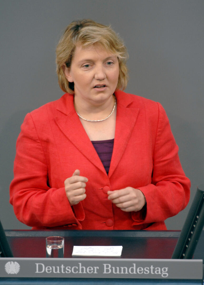 Katja Mast, SPD, Bundestagsabgeordnete, Abgeordnete, Mitglied des Deutschen Bundestages, MdB, Rede, Deutscher Bundestag, 49. Sitzung, TOP 4, Thema: Arbeits- und Beschäftigungsbedingungen, Redner 10.; Rednerpult. Mast, Katja Katja Mast, SPD, Bundestagsabgeordnete, Abgeordnete, Mitglied des Deutschen Bundestages, MdB, Rede, Deutscher Bundestag, 49. Sitzung, TOP 4, Thema: Arbeits- und Beschäftigungsbedingungen, Redner 10.; Rednerpult.