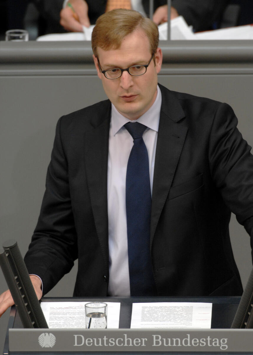 Sänger, Björn Björn Sänger, FDP, Bundestagsabgeordneter, Abgeordneter, Mitglied des Deutschen Bundestages, MdB, Rede, Deutscher Bundestag, 46. Sitzung, TOP 3, Thema: Eindämmung von Finanzmarktspekulationen, Redner 8.; Rednerpult.