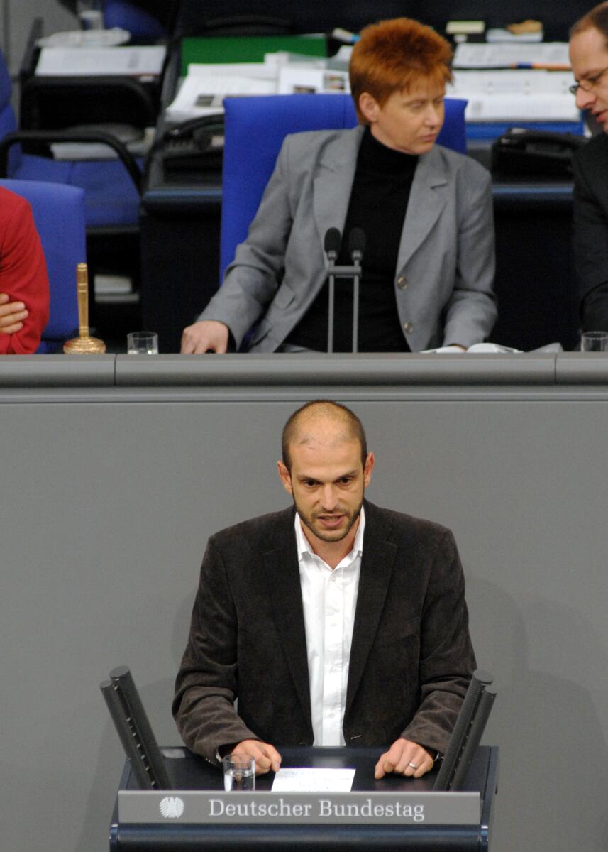 Marco Bülow, SPD, Bundestagsabgeordneter, Abgeordneter, Mitglied des Deutschen Bundestages, MdB, Rede, Deutscher Bundestag, 42. Sitzung, ZP 3, Thema: Akt.Std., SPD, Atomkraftwerkslaufzeiten, Vorsitz: Bundestagsvizepräsidentin Petra Pau, DIE LINKE.; Rednerpult. Bülow, Marco; Pau, Petra Marco Bülow, SPD, Bundestagsabgeordneter, Abgeordneter, Mitglied des Deutschen Bundestages, MdB, Rede, Deutscher Bundestag, 42. Sitzung, ZP 3, Thema: Akt.Std., SPD, Atomkraftwerkslaufzeiten, Vorsitz: Bundestagsvizepräsidentin Petra Pau, DIE LINKE.; Rednerpult.