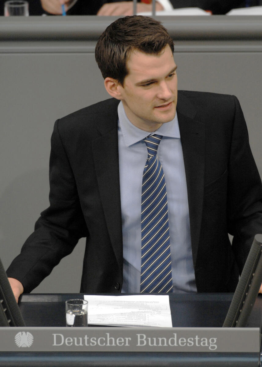 Vogel, Johannes Johannes Vogel, FDP, Bundestagsabgeordneter, Abgeordneter, Mitglied des Deutschen Bundestages, MdB, Rede, Deutscher Bundestag, 40. Sitzung, TOP 4, Thema: Organisation der Arbeitsvermittlung, Redner 12.; Rednerpult.