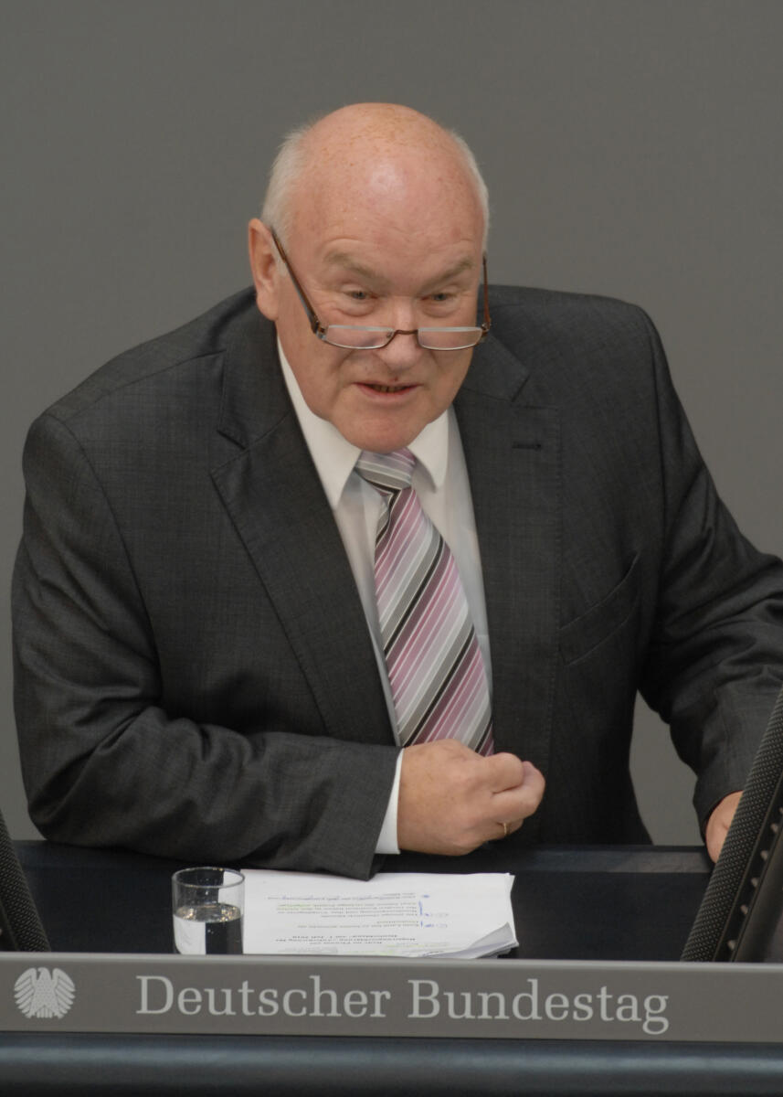 Ernst Hinsken, CDU/CSU, Bundestagsabgeordneter, Abgeordneter, Mitglied des Deutschen Bundestages, MdB, Rede, Deutscher Bundestag, 51. Sitzung, ZP 1, Thema: Aufschwung in Deutschland, Redner 10.; Rednerpult. Hinsken, Ernst Ernst Hinsken, CDU/CSU, Bundestagsabgeordneter, Abgeordneter, Mitglied des Deutschen Bundestages, MdB, Rede, Deutscher Bundestag, 51. Sitzung, ZP 1, Thema: Aufschwung in Deutschland, Redner 10.; Rednerpult.
