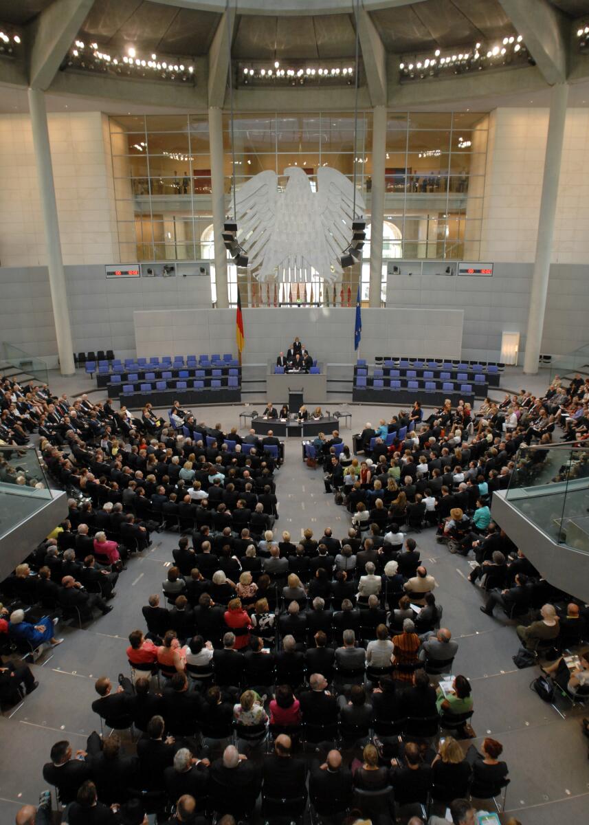 14. Bundesversammlung. Wahl des Bundespräsidenten.; Übersicht Plenarsaal, Wahl, Wahlen, Gang zur Wahlurne. 14. Bundesversammlung. Wahl des Bundespräsidenten.; Übersicht Plenarsaal, Wahl, Wahlen, Gang zur Wahlurne.