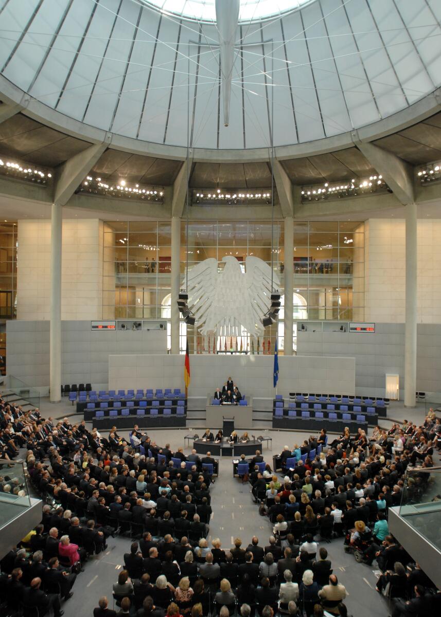 14. Bundesversammlung. Wahl des Bundespräsidenten.; Übersicht Plenarsaal, Wahl, Wahlen, Gang zur Wahlurne. 14. Bundesversammlung. Wahl des Bundespräsidenten.; Übersicht Plenarsaal, Wahl, Wahlen, Gang zur Wahlurne.