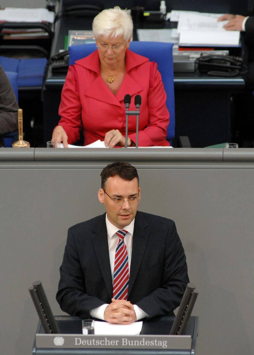 Peter Friedrich, SPD, Bundestagsabgeordneter, Abgeordneter, Mitglied des Deutschen Bundestages, MdB, Rede, Deutscher Bundestag, 51. Sitzung, ZP 1, Thema: Aufschwung in Deutschland, Vorsitz: Bundestagsvizepräsidentin Gerda Hasselfeldt, CDU/CSU.; Rednerpult. Friedrich, Peter; Hasselfeldt, Gerda Peter Friedrich, SPD, Bundestagsabgeordneter, Abgeordneter, Mitglied des Deutschen Bundestages, MdB, Rede, Deutscher Bundestag, 51. Sitzung, ZP 1, Thema: Aufschwung in Deutschland, Vorsitz: Bundestagsvizepräsidentin Gerda Hasselfeldt, CDU/CSU.; Rednerpult.