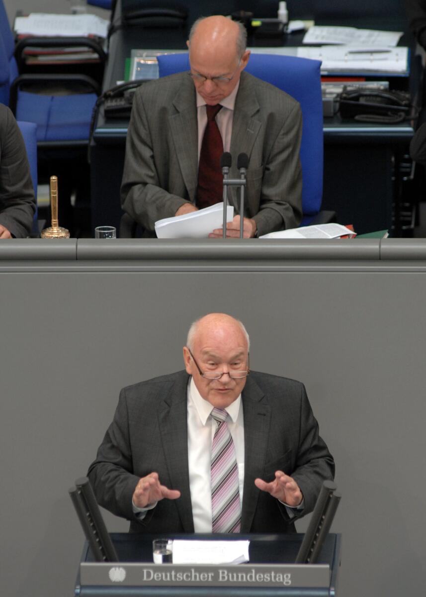 Ernst Hinsken, CDU/CSU, Bundestagsabgeordneter, Abgeordneter, Mitglied des Deutschen Bundestages, MdB, Rede, Deutscher Bundestag, 51. Sitzung, ZP 1, Thema: Aufschwung in Deutschland, Vorsitz: Bundestagspräsident Prof. Dr. Norbert Lammert, CDU/CSU.; Rednerpult. Hinsken, Ernst; Lammert, Norbert Ernst Hinsken, CDU/CSU, Bundestagsabgeordneter, Abgeordneter, Mitglied des Deutschen Bundestages, MdB, Rede, Deutscher Bundestag, 51. Sitzung, ZP 1, Thema: Aufschwung in Deutschland, Vorsitz: Bundestagspräsident Prof. Dr. Norbert Lammert, CDU/CSU.; Rednerpult.