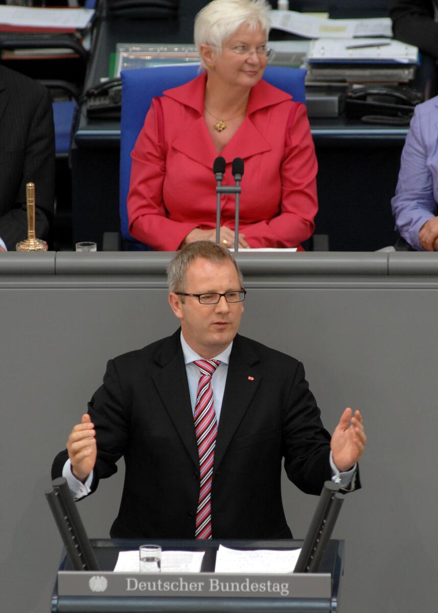 Kahrs, Johannes; Hasselfeldt, Gerda Johannes Kahrs, SPD, Bundestagsabgeordneter, Abgeordneter, Mitglied des Deutschen Bundestages, MdB, Rede, Deutscher Bundestag, 51. Sitzung, TOP 2, Thema: Haushaltspolitik, Vorsitz: Bundestagsvizepräsidentin Gerda Hasselfeldt, CDU/CSU.; Rednerpult.