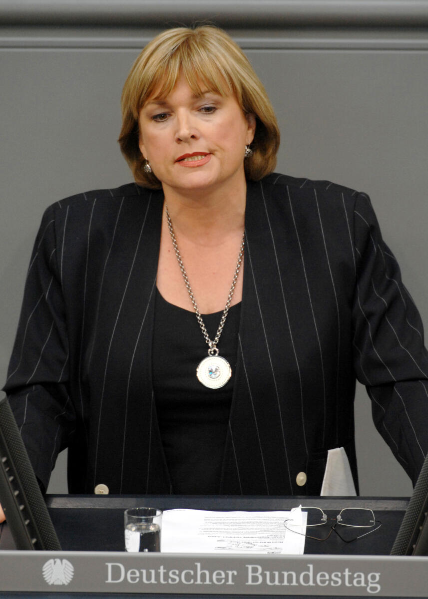 Elke Hoff, FDP, Bundestagsabgeordnete, Abgeordnete, Mitglied des Deutschen Bundestages, MdB, Rede, Deutscher Bundestag, 37. Sitzung, ZP 3, Thema: Einsatz der Bundeswehr in Afghanistan, Redner 7.; Rednerpult. Hoff, Elke Elke Hoff, FDP, Bundestagsabgeordnete, Abgeordnete, Mitglied des Deutschen Bundestages, MdB, Rede, Deutscher Bundestag, 37. Sitzung, ZP 3, Thema: Einsatz der Bundeswehr in Afghanistan, Redner 7.; Rednerpult.