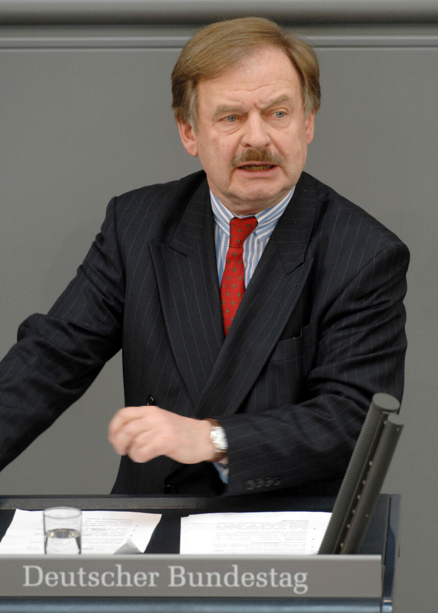 Fischer, Dirk Dirk Fischer, CDU/CSU, Bundestagsabgeordneter, Abgeordneter, Mitglied des Deutschen Bundestages, MdB, Rede, Deutscher Bundestag, 36. Sitzung, ZP 1, Thema: Sicherheit im Luftverkehr, Redner 5.; Rednerpult.