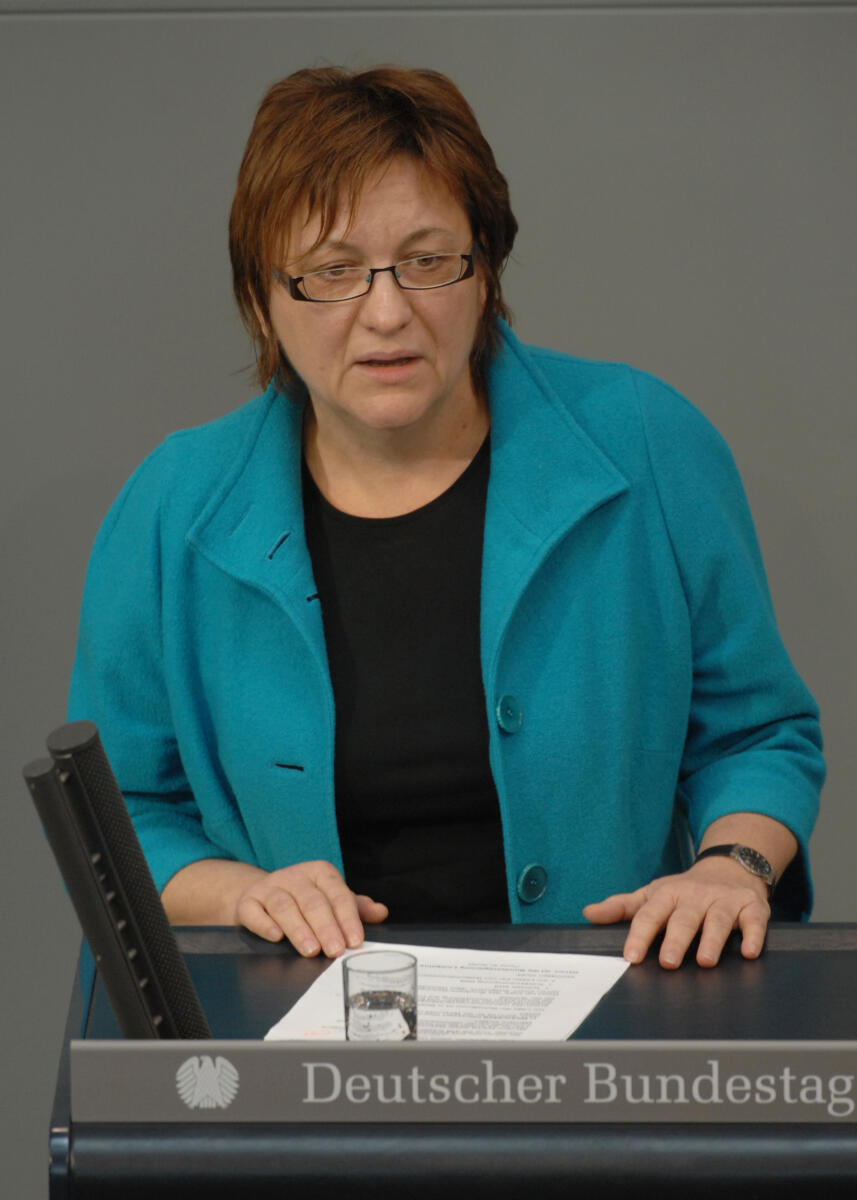 Cornelia Möhring, DIE LINKE, Bundestagsabgeordnete, Abgeordnete, Mitglied des Deutschen Bundestages, MdB, Rede, Deutscher Bundestag, 27. Sitzung, TOP 3, Thema: Gleichstellungspolitik, Redner 4.; Rednerpult. Möhring, Cornelia Cornelia Möhring, DIE LINKE, Bundestagsabgeordnete, Abgeordnete, Mitglied des Deutschen Bundestages, MdB, Rede, Deutscher Bundestag, 27. Sitzung, TOP 3, Thema: Gleichstellungspolitik, Redner 4.; Rednerpult.