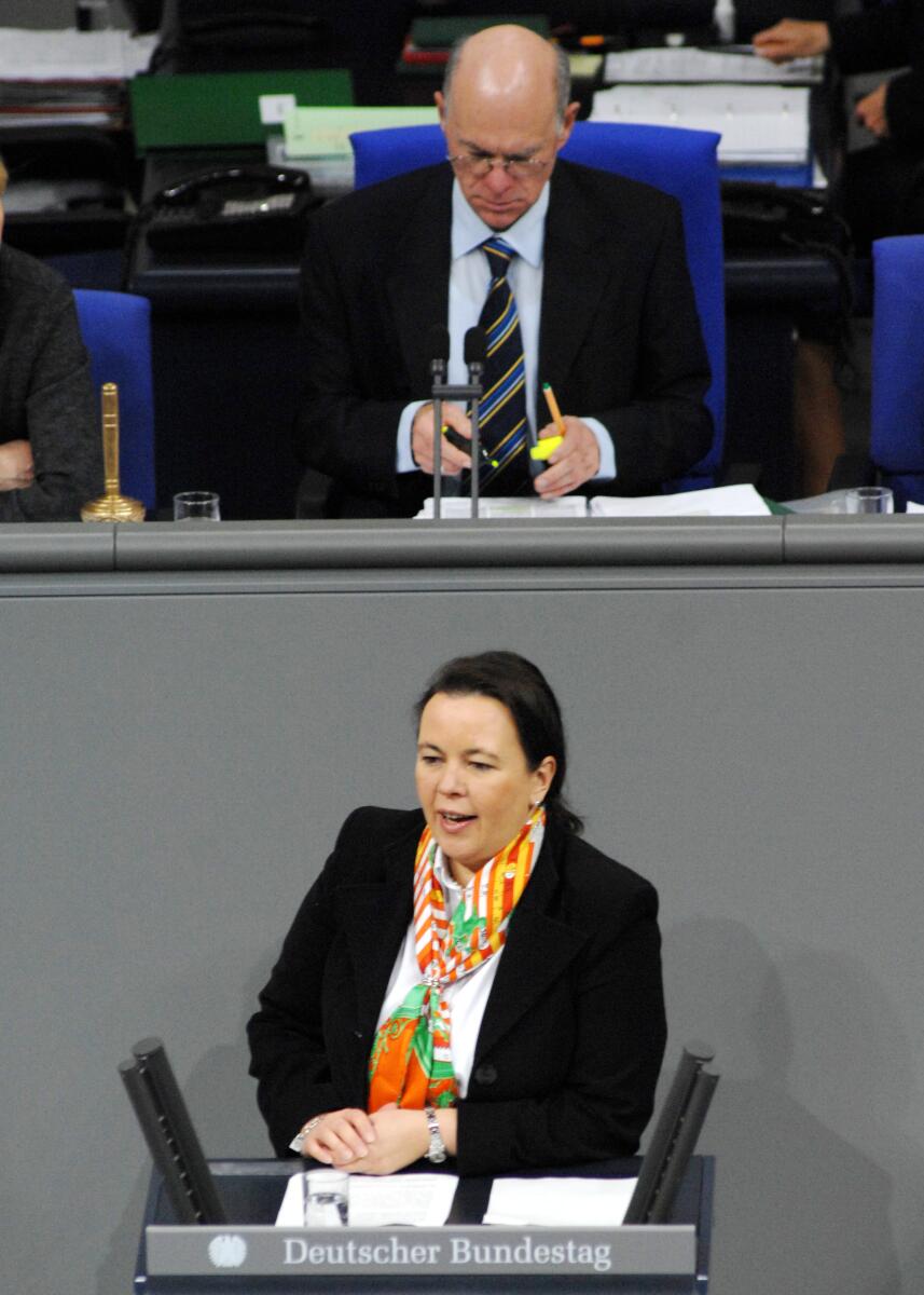 Ursula Heinen-Esser, CDU/CSU, Bundestagsabgeordnete, Abgeordnete, Mitglied des Deutschen Bundestages, MdB, Rede, Deutscher Bundestag, 24. Sitzung, TOP 13, Thema: Bundes-Immissionsschutzverordnung, Vorsitz: Bundestagspräsident Prof. Dr. Norbert Lammert, CDU/CSU.; Rednerpult. Heinen-Esser, Ursula; Lammert, Norbert Ursula Heinen-Esser, CDU/CSU, Bundestagsabgeordnete, Abgeordnete, Mitglied des Deutschen Bundestages, MdB, Rede, Deutscher Bundestag, 24. Sitzung, TOP 13, Thema: Bundes-Immissionsschutzverordnung, Vorsitz: Bundestagspräsident Prof. Dr. Norbert Lammert, CDU/CSU.; Rednerpult.