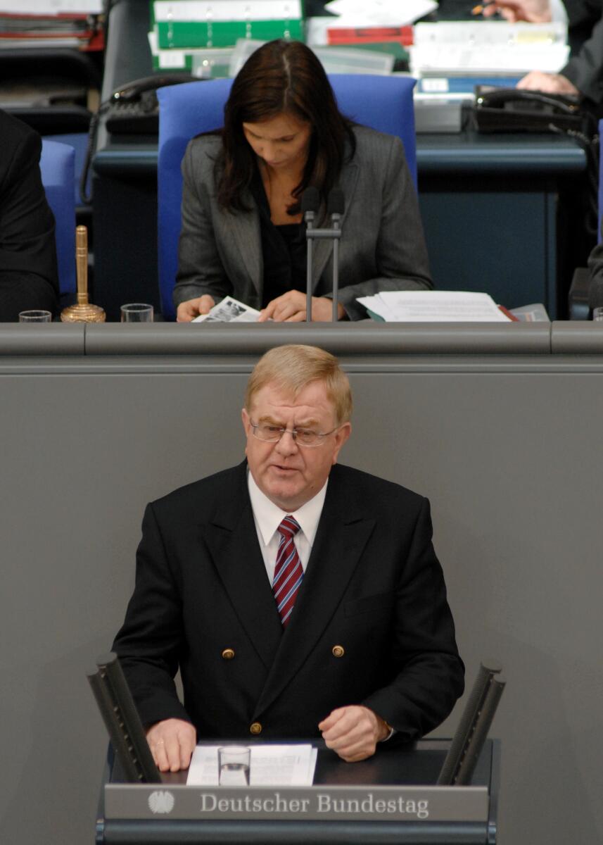 Reinhold Sendker, CDU/CSU, Bundestagsabgeordneter, Abgeordneter, Mitglied des Deutschen Bundestages, MdB, Rede, Deutscher Bundestag, 24. Sitzung, TOP 6, Thema: Verkehrsinfrastrukturfinanzierung, Vorsitz: Bundestagsvizepräsidentin Katrin Göring-Eckardt, Bündnis 90/Die Grünen.; Rednerpult. Sendker, Reinhold; Göring-Eckardt, Katrin Reinhold Sendker, CDU/CSU, Bundestagsabgeordneter, Abgeordneter, Mitglied des Deutschen Bundestages, MdB, Rede, Deutscher Bundestag, 24. Sitzung, TOP 6, Thema: Verkehrsinfrastrukturfinanzierung, Vorsitz: Bundestagsvizepräsidentin Katrin Göring-Eckardt, Bündnis 90/Die Grünen.; Rednerpult.