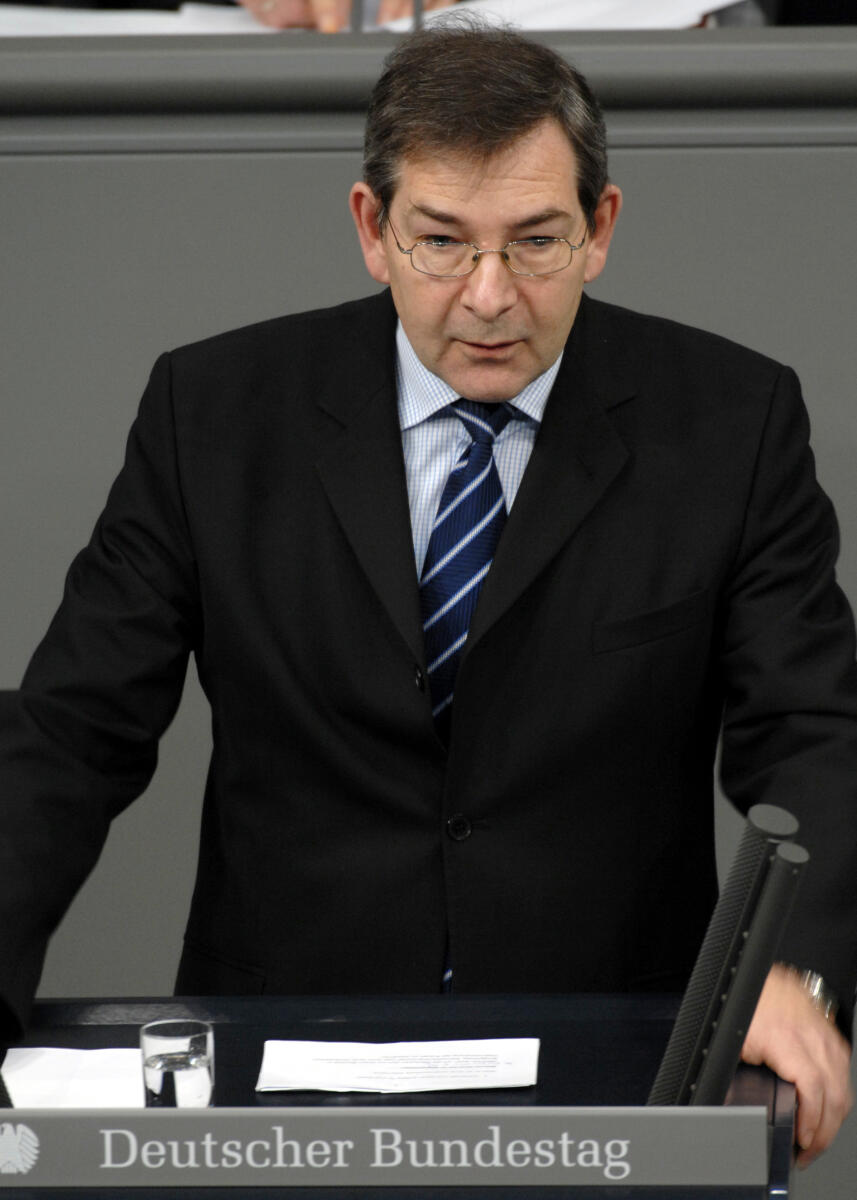Dr. Christian Ruck, CDU/CSU, Bundestagsabgeordneter, Abgeordneter, Mitglied des Deutschen Bundestages, MdB, Rede, Deutscher Bundestag, 22. Sitzung, TOP 3, Thema: Deutsches Afghanistan-Engagement ISAF-Antrag, Redner 3.; Rednerpult. Ruck, Christian Dr. Christian Ruck, CDU/CSU, Bundestagsabgeordneter, Abgeordneter, Mitglied des Deutschen Bundestages, MdB, Rede, Deutscher Bundestag, 22. Sitzung, TOP 3, Thema: Deutsches Afghanistan-Engagement ISAF-Antrag, Redner 3.; Rednerpult.