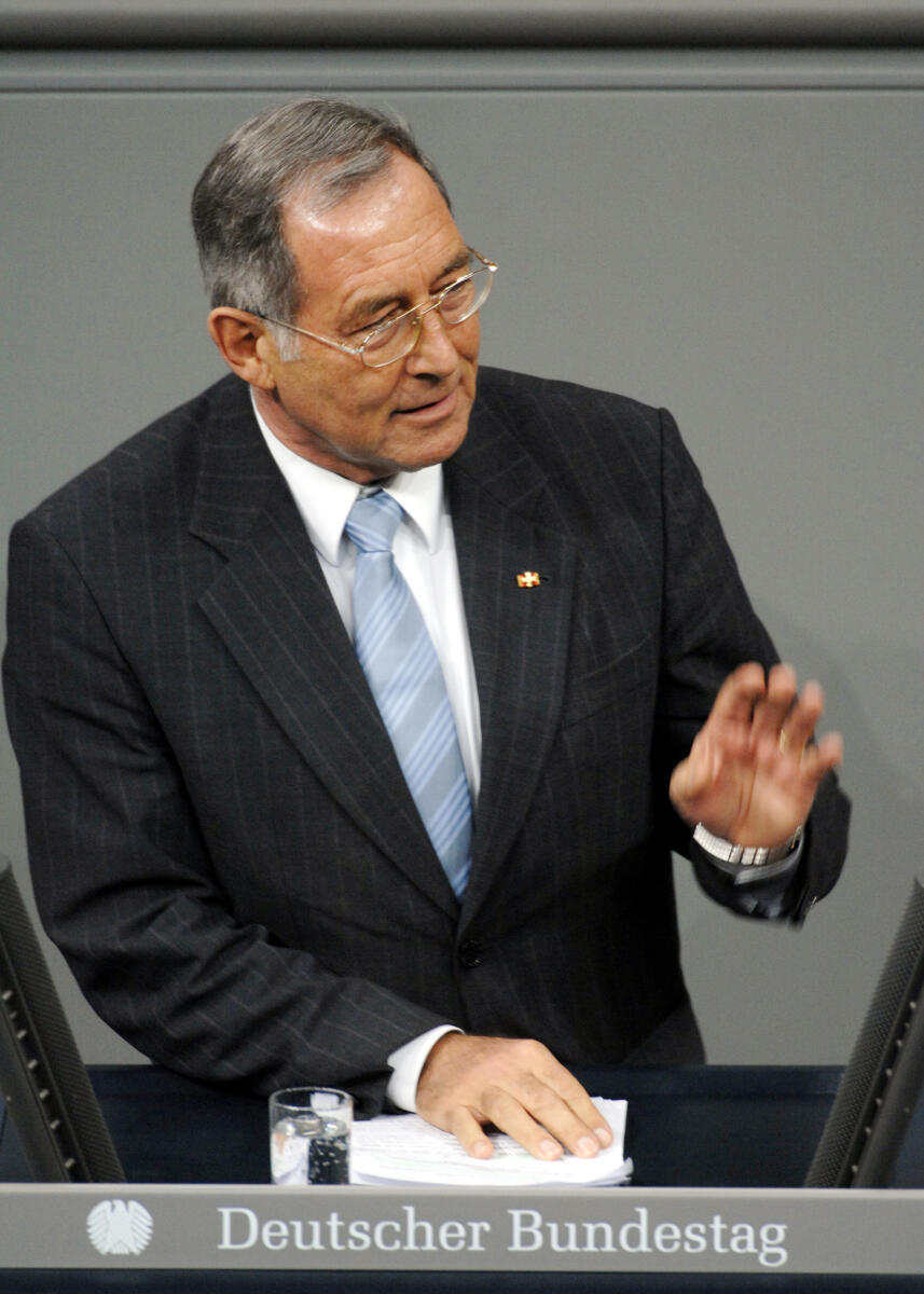 Ernst-Reinhard Beck, CDU/CSU, Bundestagsabgeordneter, Abgeordneter, Mitglied des Deutschen Bundestages, MdB, Rede, Deutscher Bundestag, 18. Sitzung, TOP 2, Thema: Internationale Afghanistankonferenz, Redner 8.; Rednerpult. Beck, Ernst-Reinhard Ernst-Reinhard Beck, CDU/CSU, Bundestagsabgeordneter, Abgeordneter, Mitglied des Deutschen Bundestages, MdB, Rede, Deutscher Bundestag, 18. Sitzung, TOP 2, Thema: Internationale Afghanistankonferenz, Redner 8.; Rednerpult.