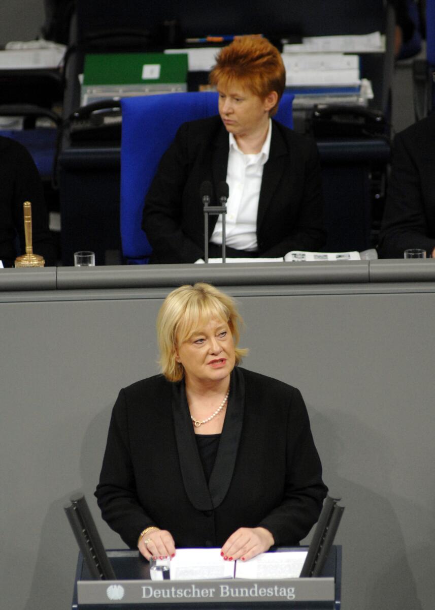 Stefanie Vogelsang, CDU/CSU, Bundestagsabgeordnete, Abgeordnete, Mitglied des Deutschen Bundestages, MdB, Rede, Deutscher Bundestag, 16. Sitzung, TOP 2, Epl 15, Thema: Haushaltsgesetz 2010, Gesundheit, Vorsitz: Bundestagsvizepräsidentin Petra Pau, DIE LINKE.; Rednerpult. Vogelsang, Stefanie; Pau, Petra Stefanie Vogelsang, CDU/CSU, Bundestagsabgeordnete, Abgeordnete, Mitglied des Deutschen Bundestages, MdB, Rede, Deutscher Bundestag, 16. Sitzung, TOP 2, Epl 15, Thema: Haushaltsgesetz 2010, Gesundheit, Vorsitz: Bundestagsvizepräsidentin Petra Pau, DIE LINKE.; Rednerpult.