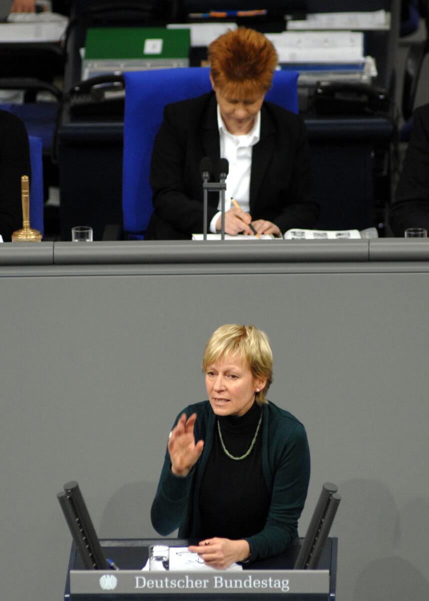Maria Anna Klein-Schmeink, Bündnis 90/Die Grünen, Bundestagsabgeordnete, Abgeordnete, Mitglied des Deutschen Bundestages, MdB, Rede, Deutscher Bundestag, 16. Sitzung, TOP 2, Epl 15, Thema: Haushaltsgesetz 2010, Gesundheit, Vorsitz: Bundestagsvizepräsidentin Petra Pau, DIE LINKE.; Rednerpult. Klein-Schmeink, Maria; Pau, Petra Maria Anna Klein-Schmeink, Bündnis 90/Die Grünen, Bundestagsabgeordnete, Abgeordnete, Mitglied des Deutschen Bundestages, MdB, Rede, Deutscher Bundestag, 16. Sitzung, TOP 2, Epl 15, Thema: Haushaltsgesetz 2010, Gesundheit, Vorsitz: Bundestagsvizepräsidentin Petra Pau, DIE LINKE.; Rednerpult.
