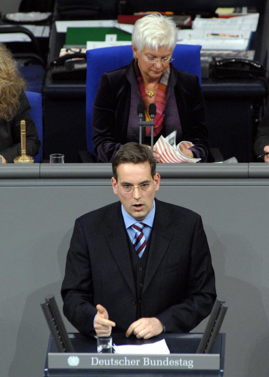 Dr. Erik Schweickert, FDP, Bundestagsabgeordneter, Abgeordneter, Mitglied des Deutschen Bundestages, MdB, Rede, Deutscher Bundestag, 14. Sitzung, TOP 2, Epl 10, Thema: Haushaltsgesetz 2010, Ernährung, Landwirtschaft und Verbraucherschutz, Vorsitz: Bundestagsvizepräsidentin Gerda Hasselfeldt, CDU/CSU.; Rednerpult. Hasselfeldt, Gerda; Schweickert, Erik Dr. Erik Schweickert, FDP, Bundestagsabgeordneter, Abgeordneter, Mitglied des Deutschen Bundestages, MdB, Rede, Deutscher Bundestag, 14. Sitzung, TOP 2, Epl 10, Thema: Haushaltsgesetz 2010, Ernährung, Landwirtschaft und Verbraucherschutz, Vorsitz: Bundestagsvizepräsidentin Gerda Hasselfeldt, CDU/CSU.; Rednerpult.