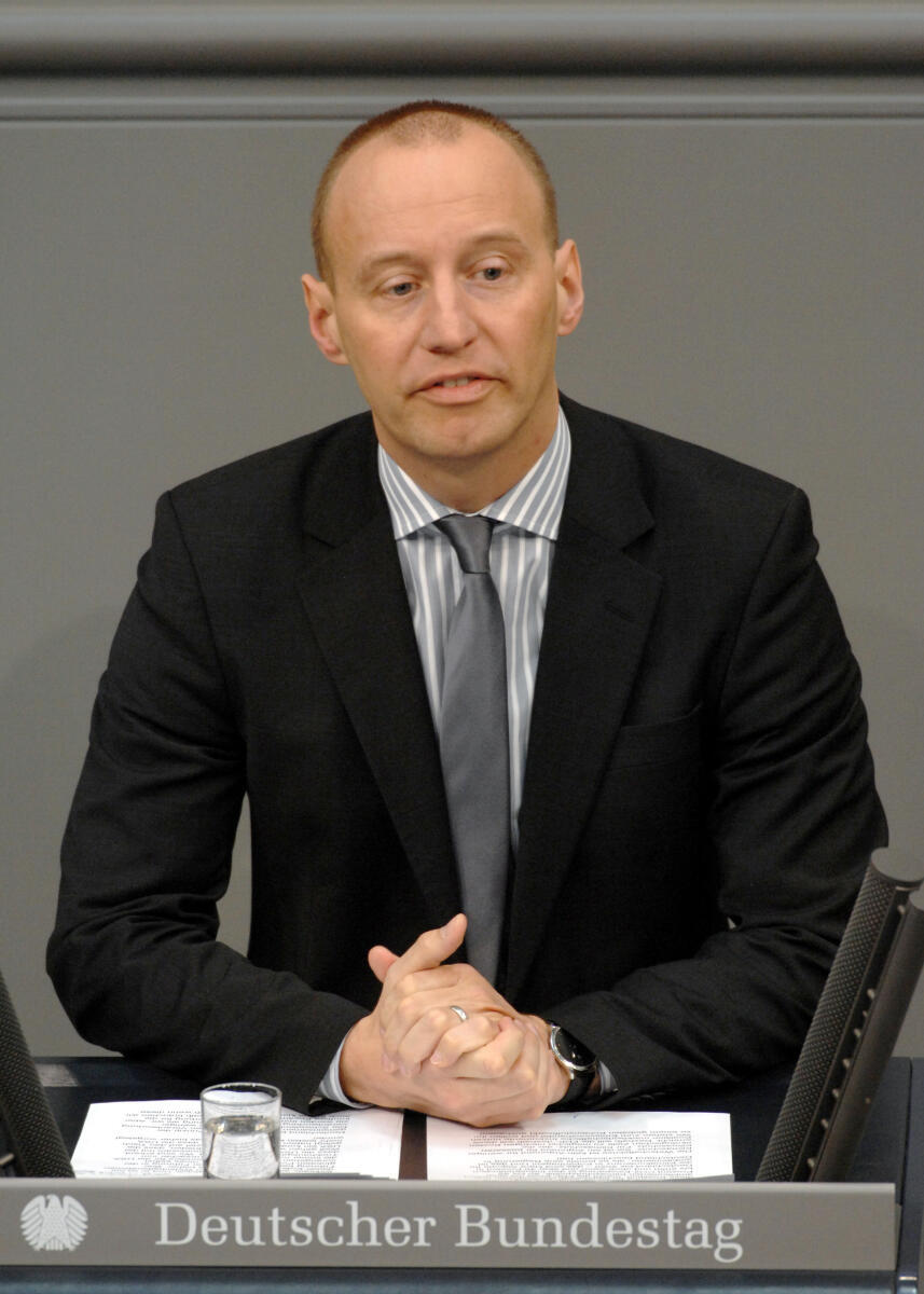 Michael Kauch, FDP, Bundestagsabgeordneter, Abgeordneter, Mitglied des Deutschen Bundestages, MdB, Rede, Deutscher Bundestag, 9. Sitzung, TOP 4, Thema: Klimakonferenz in Kopenhagen, Redner 3.; Rednerpult. Kauch, Michael Michael Kauch, FDP, Bundestagsabgeordneter, Abgeordneter, Mitglied des Deutschen Bundestages, MdB, Rede, Deutscher Bundestag, 9. Sitzung, TOP 4, Thema: Klimakonferenz in Kopenhagen, Redner 3.; Rednerpult.