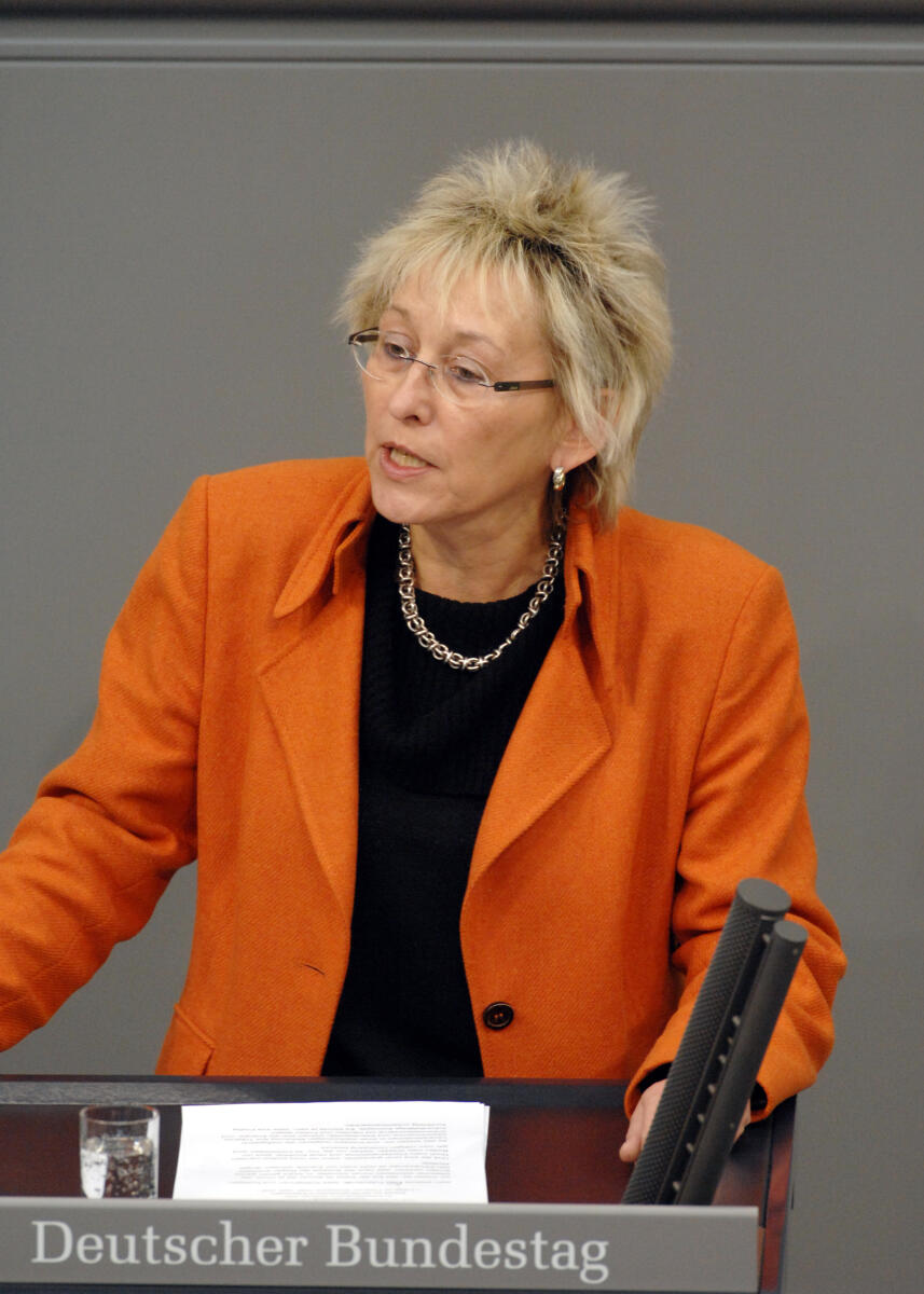 Bulling-Schröter, Eva Eva Bulling-Schröter, DIE LINKE, Bundestagsabgeordnete, Abgeordnete, Mitglied des Deutschen Bundestages, MdB, Rede, Deutscher Bundestag, 9. Sitzung, TOP 4, Thema: Klimakonferenz in Kopenhagen, Redner 4.; Rednerpult.