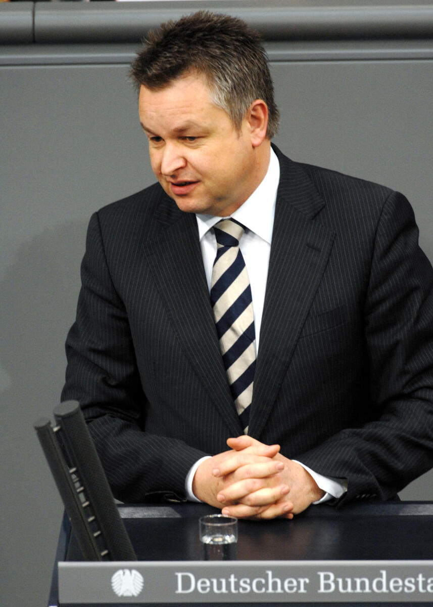 Michael Link, FDP, Bundestagsabgeordneter, Abgeordneter, Mitglied des Deutschen Bundestages, MdB, Rede, Deutscher Bundestag, 12. Sitzung, TOP 6, Thema: Klimakonferenz in Kopenhagen, Redner 7.; Rednerpult. Link, Michael Michael Link, FDP, Bundestagsabgeordneter, Abgeordneter, Mitglied des Deutschen Bundestages, MdB, Rede, Deutscher Bundestag, 12. Sitzung, TOP 6, Thema: Klimakonferenz in Kopenhagen, Redner 7.; Rednerpult.