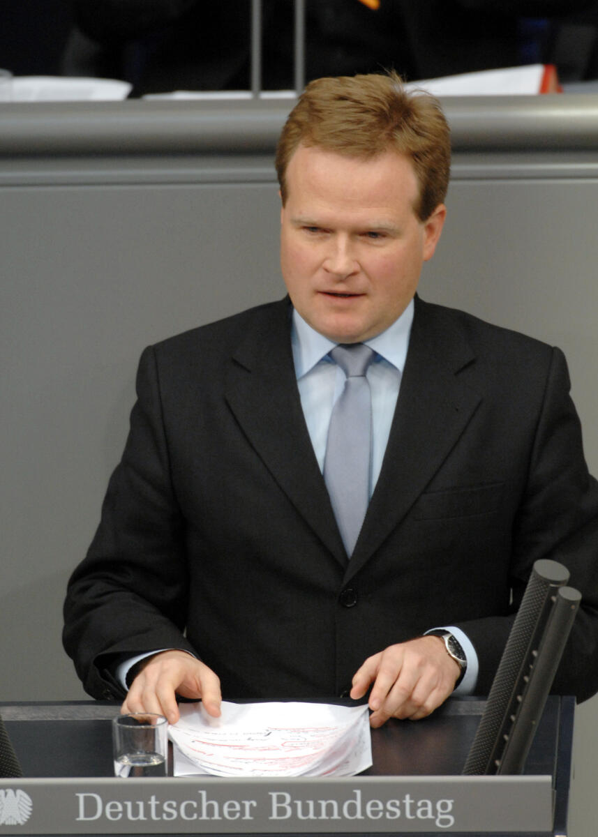 Frank Schwabe, SPD, Bundestagsabgeordneter, Abgeordneter, Mitglied des Deutschen Bundestages, MdB, Rede, Deutscher Bundestag, 9. Sitzung, TOP 4, Thema: Klimakonferenz in Kopenhagen, Redner 11.; Rednerpult. Schwabe, Frank Frank Schwabe, SPD, Bundestagsabgeordneter, Abgeordneter, Mitglied des Deutschen Bundestages, MdB, Rede, Deutscher Bundestag, 9. Sitzung, TOP 4, Thema: Klimakonferenz in Kopenhagen, Redner 11.; Rednerpult.