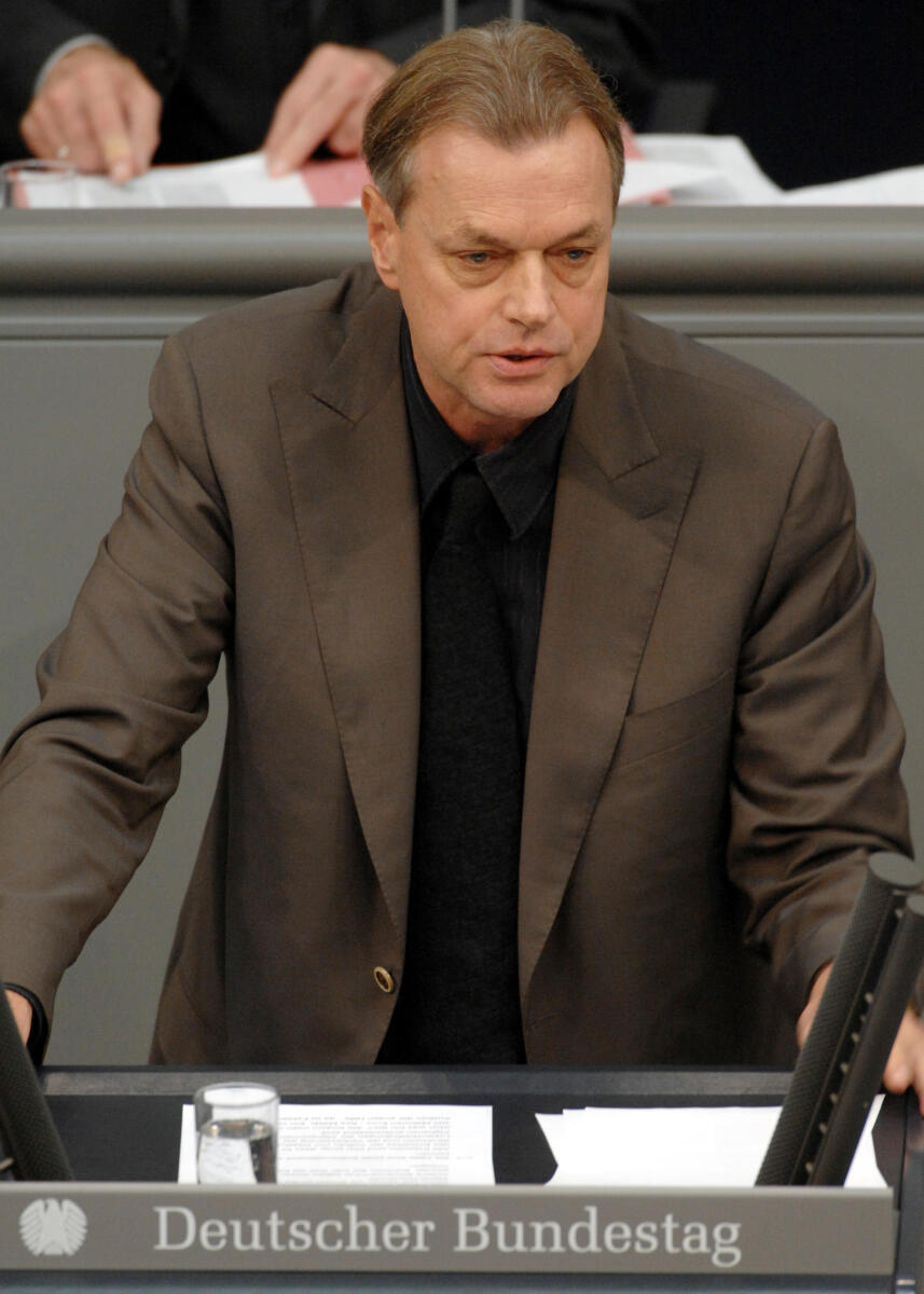 Dr. Frithjof Schmidt, Bündniss 90/DIE GRÜNEN Bundestagsabgeordneter, Abgeordneter, Mitglied des Deutschen Bundestages, MdB, Rede, Deutscher Bundestag, 7. Sitzung, TOP 3, Thema: Bundeswehreinsatz Afghanistan (ISAF), Redner 5.; Rednerpult. Schmidt, Frithjof Dr. Frithjof Schmidt, Bündniss 90/DIE GRÜNEN Bundestagsabgeordneter, Abgeordneter, Mitglied des Deutschen Bundestages, MdB, Rede, Deutscher Bundestag, 7. Sitzung, TOP 3, Thema: Bundeswehreinsatz Afghanistan (ISAF), Redner 5.; Rednerpult.