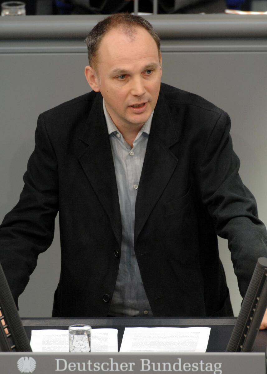Dr. Wolfgang Strengmann-Kuhn, Bündnis 90/Die Grünen, Bundestagsabgeordneter, Abgeordneter, Mitglied des Deutschen Bundestages, MdB, Rede, Deutscher Bundestag, 7. Sitzung, TOP 4, Thema: Altersteilzeitgesetz, Redner 9.; Rednerpult. Strengmann-Kuhn, Wolfgang Dr. Wolfgang Strengmann-Kuhn, Bündnis 90/Die Grünen, Bundestagsabgeordneter, Abgeordneter, Mitglied des Deutschen Bundestages, MdB, Rede, Deutscher Bundestag, 7. Sitzung, TOP 4, Thema: Altersteilzeitgesetz, Redner 9.; Rednerpult.