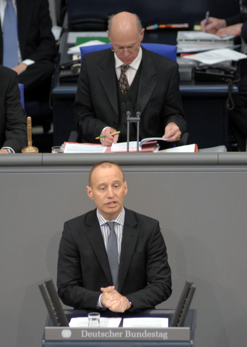Michael Kauch, FDP, Bundestagsabgeordneter, Abgeordneter, Mitglied des Deutschen Bundestages, MdB, Rede, Deutscher Bundestag, 9. Sitzung, TOP 4, Thema: Klimakonferenz in Kopenhagen, Vorsitz: Bundestagspräsident Prof. Dr. Norbert Lammert, CDU/CSU.; Rednerpult. Kauch, Michael; Lammert, Norbert Michael Kauch, FDP, Bundestagsabgeordneter, Abgeordneter, Mitglied des Deutschen Bundestages, MdB, Rede, Deutscher Bundestag, 9. Sitzung, TOP 4, Thema: Klimakonferenz in Kopenhagen, Vorsitz: Bundestagspräsident Prof. Dr. Norbert Lammert, CDU/CSU.; Rednerpult.