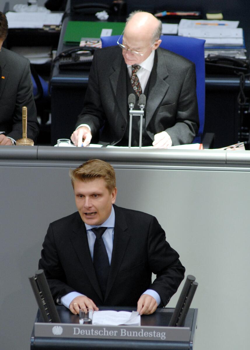 Bareiß, Thomas; Lammert, Norbert Thomas Bareiß, CDU/CSU, Bundestagsabgeordneter, Abgeordneter, Mitglied des Deutschen Bundestages, MdB, Rede, Deutscher Bundestag, 9. Sitzung, TOP 4, Thema: Klimakonferenz in Kopenhagen, Vorsitz: Bundestagspräsident Prof. Dr. Norbert Lammert, CDU/CSU.; Rednerpult.