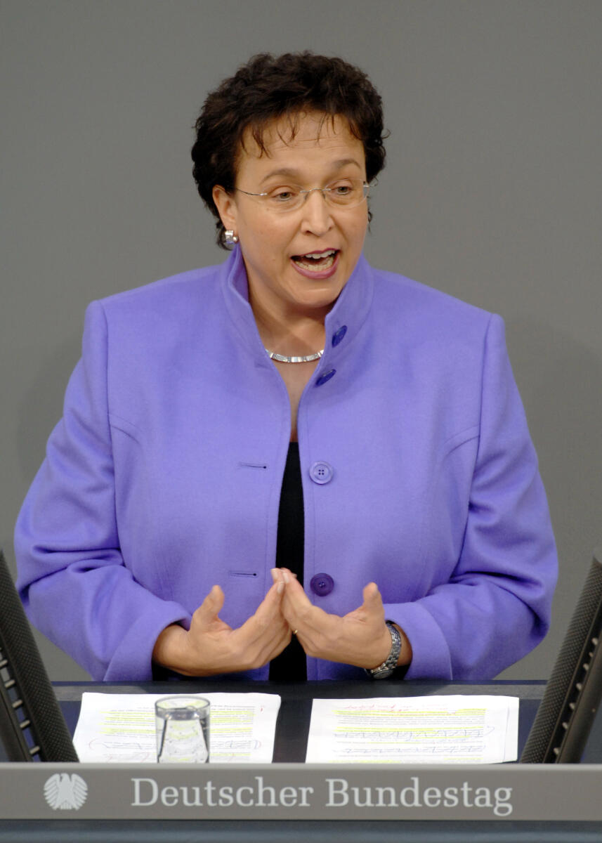 Birgit Homburger, FDP, Bundestagsabgeordnete, Abgeordnete, Mitglied des Deutschen Bundestages, MdB, Rede, Deutscher Bundestag, 3. Sitzung, TOP 1, Thema: Regierungserklärung der Bundeskanzlerin und anschliessende Generalaussprachen, Redner 3.; Rednerpult. Homburger, Birgit Birgit Homburger, FDP, Bundestagsabgeordnete, Abgeordnete, Mitglied des Deutschen Bundestages, MdB, Rede, Deutscher Bundestag, 3. Sitzung, TOP 1, Thema: Regierungserklärung der Bundeskanzlerin und anschliessende Generalaussprachen, Redner 3.; Rednerpult.