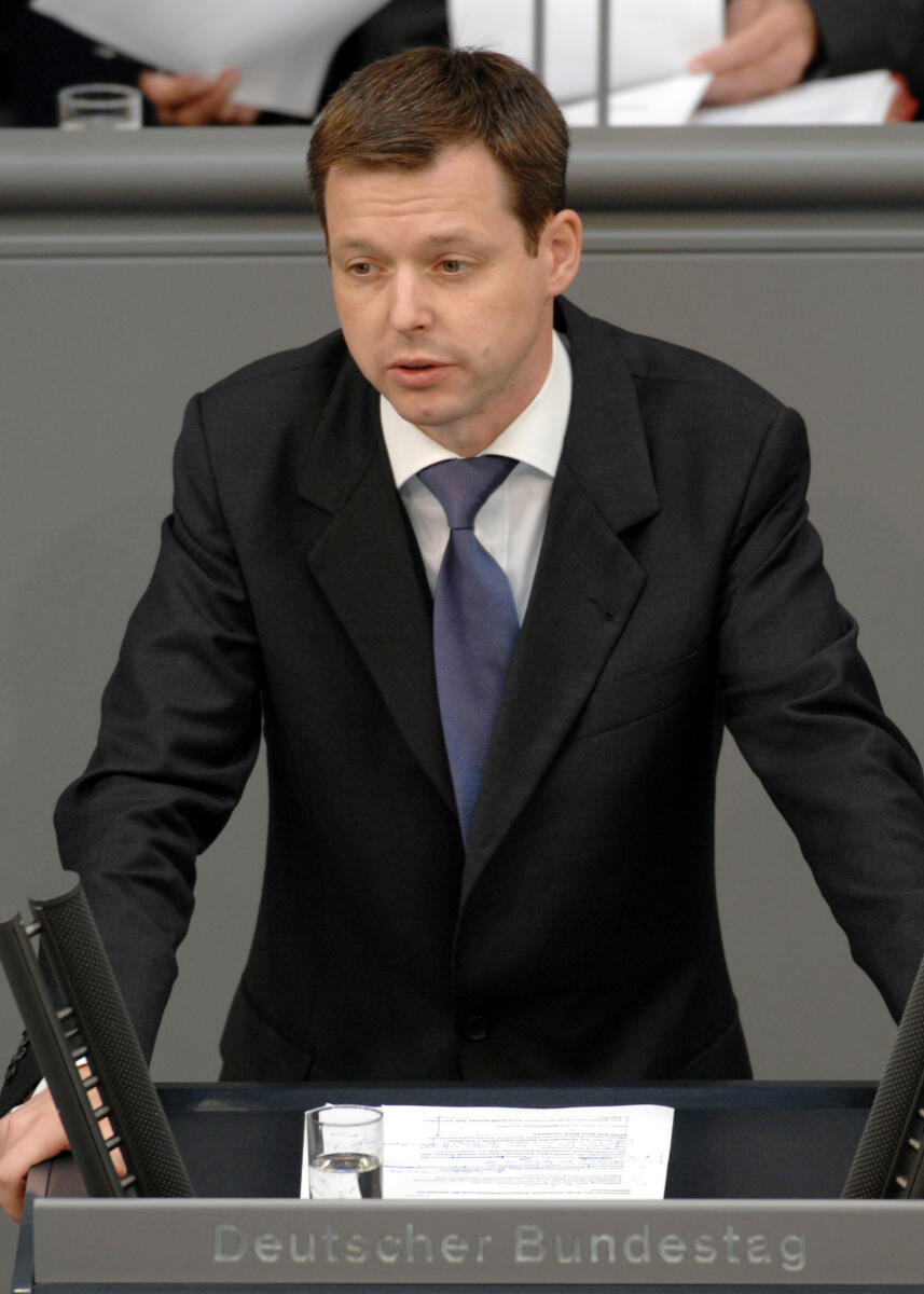 Thomas Silberhorn, CDU/CSU, Bundestagsabgeordneter, Abgeordneter, Mitglied des Deutschen Bundestages, MdB, Rede, Deutscher Bundestag, 233. Sitzung, ZP 1, Thema: Reg.Erkl. durch die Bundeskanzlerin zu den aktuellen Ereignissen in Afghanistan und anschliessende Debatte, Redner 10.; Rednerpult. Silberhorn, Thomas Thomas Silberhorn, CDU/CSU, Bundestagsabgeordneter, Abgeordneter, Mitglied des Deutschen Bundestages, MdB, Rede, Deutscher Bundestag, 233. Sitzung, ZP 1, Thema: Reg.Erkl. durch die Bundeskanzlerin zu den aktuellen Ereignissen in Afghanistan und anschliessende Debatte, Redner 10.; Rednerpult.