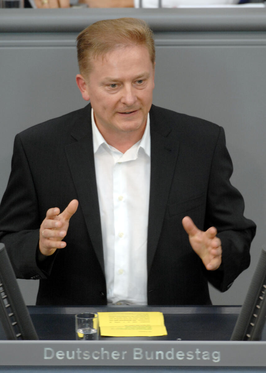 Henry Nitzsche, fraktionslos, Bundestagsabgeordneter, Abgeordneter, Mitglied des Deutschen Bundestages, MdB, Rede, Deutscher Bundestag, 233. Sitzung, TOP 2, Thema: Vertrag von Lissabon, Redner 6.; Rednerpult. Nitzsche, Henry Henry Nitzsche, fraktionslos, Bundestagsabgeordneter, Abgeordneter, Mitglied des Deutschen Bundestages, MdB, Rede, Deutscher Bundestag, 233. Sitzung, TOP 2, Thema: Vertrag von Lissabon, Redner 6.; Rednerpult.