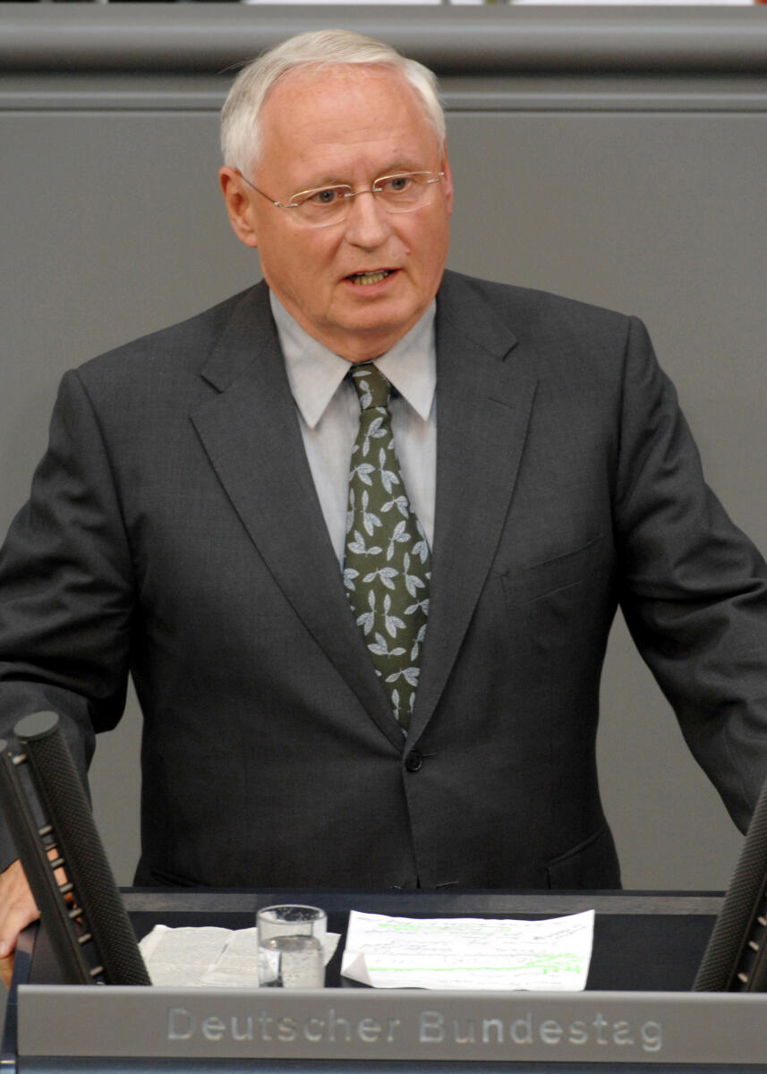 Oskar Lafontaine, DIE LINKE., Bundestagsabgeordneter, Abgeordneter, Mitglied des Deutschen Bundestages, MdB, Rede, Deutscher Bundestag, 233. Sitzung, ZP 1, Thema: Reg.Erkl. durch die Bundeskanzlerin zu den aktuellen Ereignissen in Afghanistan und anschliessende Debatte, Redner 4.; Rednerpult. Lafontaine, Oskar Oskar Lafontaine, DIE LINKE., Bundestagsabgeordneter, Abgeordneter, Mitglied des Deutschen Bundestages, MdB, Rede, Deutscher Bundestag, 233. Sitzung, ZP 1, Thema: Reg.Erkl. durch die Bundeskanzlerin zu den aktuellen Ereignissen in Afghanistan und anschliessende Debatte, Redner 4.; Rednerpult.