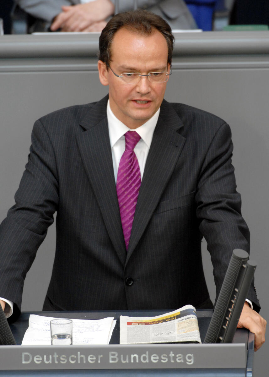 Krichbaum, Gunther Gunther Krichbaum, CDU/CSU, Bundestagsabgeordneter, Abgeordneter, Mitglied des Deutschen Bundestages, MdB, Rede, Deutscher Bundestag, 229. Sitzung, TOP 3, Thema: Vetrag von Lissabon, Redner 10.; Rednerpult.