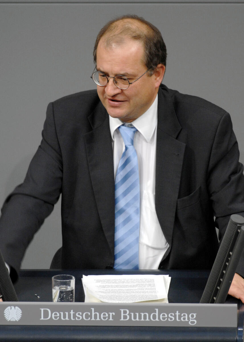 Arnold Vaatz, CDU/CSU, Bundestagsabgeordneter, Abgeordneter, Mitglied des Deutschen Bundestages, MdB, Rede, Deutscher Bundestag, 3. Sitzung, TOP 1, Thema: Regierungserklärung der Bundeskanzlerin und anschliessende Generalaussprachen, Redner 12.; Rednerpult. Vaatz, Arnold Arnold Vaatz, CDU/CSU, Bundestagsabgeordneter, Abgeordneter, Mitglied des Deutschen Bundestages, MdB, Rede, Deutscher Bundestag, 3. Sitzung, TOP 1, Thema: Regierungserklärung der Bundeskanzlerin und anschliessende Generalaussprachen, Redner 12.; Rednerpult.