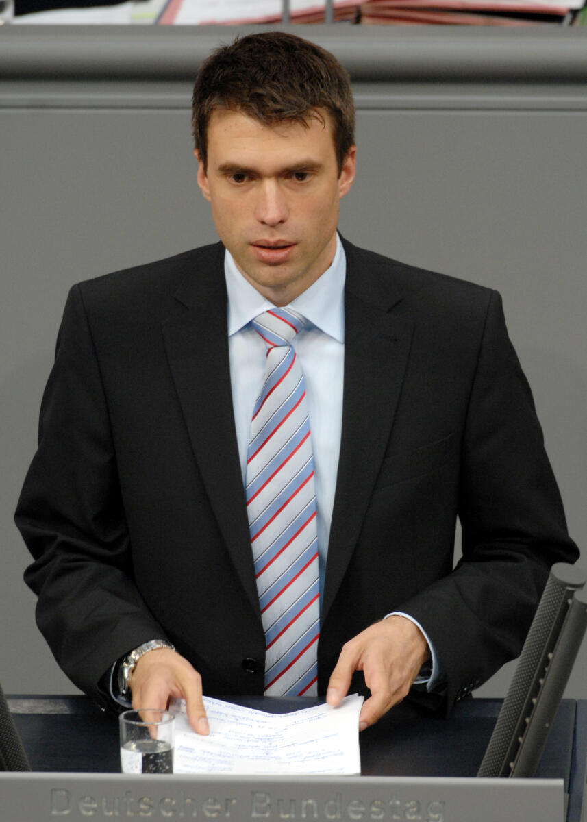 Stefan Müller, CDU/CSU, Bundestagsabgeordneter, Abgeordneter, Mitglied des Deutschen Bundestages, MdB, Rede, Deutscher Bundestag, 217. Sitzung, TOP 3, Thema: Berufsbildung, Redner 6.; Rednerpult. Müller, Stefan Stefan Müller, CDU/CSU, Bundestagsabgeordneter, Abgeordneter, Mitglied des Deutschen Bundestages, MdB, Rede, Deutscher Bundestag, 217. Sitzung, TOP 3, Thema: Berufsbildung, Redner 6.; Rednerpult.
