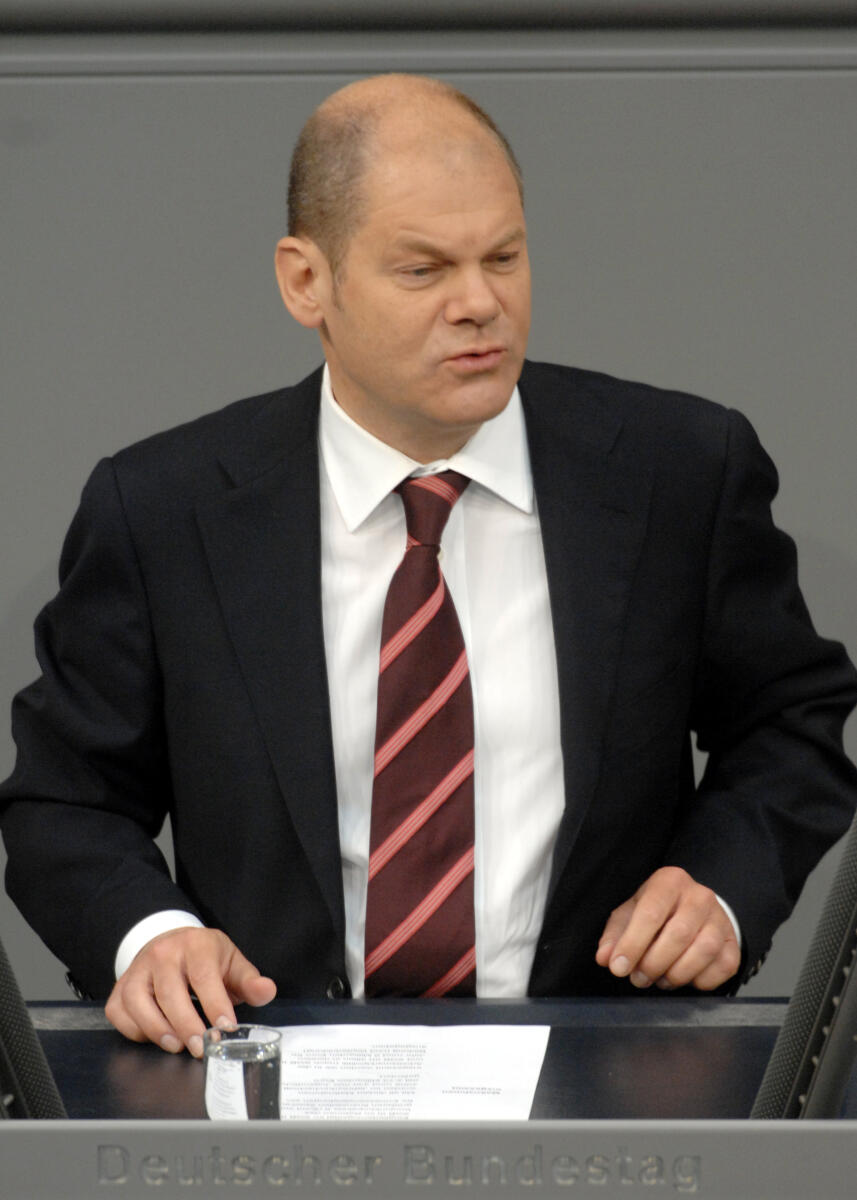 Scholz, Olaf Olaf Scholz, BMin., SPD, Bundestagsabgeordneter, Abgeordneter, Mitglied des Deutschen Bundestages, MdB, Rede, Deutscher Bundestag, 217. Sitzung, TOP 3, Thema: Berufsbildung, Redner 3.; Rednerpult.