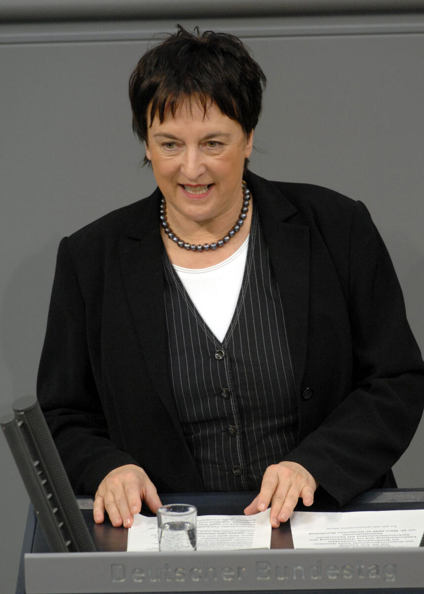 Brigitte Zypries, BMin., SPD, Bundestagsabgeordnete, Abgeordnete, Mitglied des Deutschen Bundestages, MdB, Rede, Deutscher Bundestag, 214. Sitzung, TOP 4, Thema: Verbraucherschutz bei Telefonwerbung, Redner 1.; Rednerpult. Zypries, Brigitte Brigitte Zypries, BMin., SPD, Bundestagsabgeordnete, Abgeordnete, Mitglied des Deutschen Bundestages, MdB, Rede, Deutscher Bundestag, 214. Sitzung, TOP 4, Thema: Verbraucherschutz bei Telefonwerbung, Redner 1.; Rednerpult.