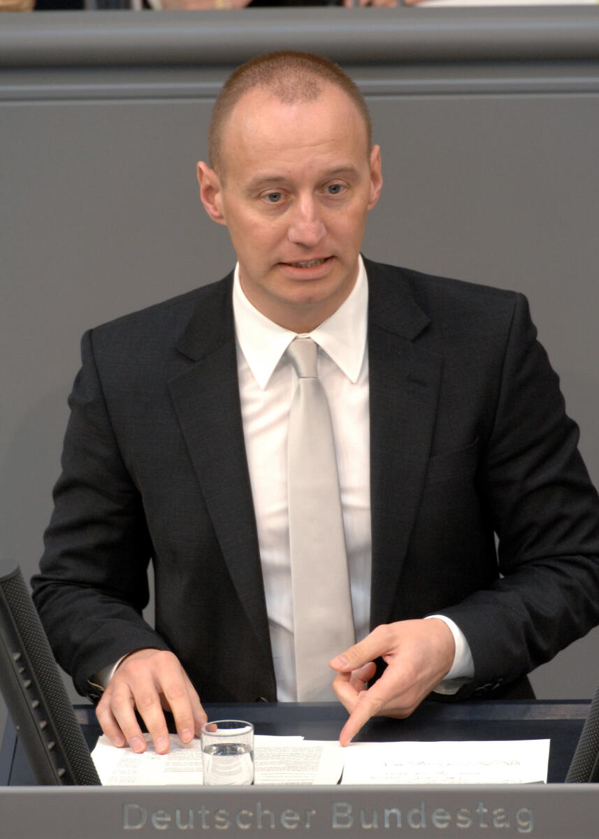 Michael Kauch, FDP, Bundestagsabgeordneter, Abgeordneter, Mitglied des Deutschen Bundestages, MdB, Rede, Deutscher Bundestag, 211. Sitzung, TOP 5, Thema: Atomausstieg, Redner 9.; Rednerpult. Kauch, Michael Michael Kauch, FDP, Bundestagsabgeordneter, Abgeordneter, Mitglied des Deutschen Bundestages, MdB, Rede, Deutscher Bundestag, 211. Sitzung, TOP 5, Thema: Atomausstieg, Redner 9.; Rednerpult.