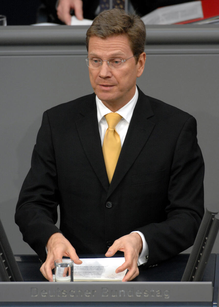 Dr. Guido Westerwelle, FDP, Bundestagsabgeordneter, Abgeordneter, Mitglied des Deutschen Bundestages, MdB, Rede, Deutscher Bundestag, 198. Sitzung, TOP 1, Thema: Maßnahmen zur Stärkung von Wachstum und Beschäftigung, Redner 2.; Rednerpult. Westerwelle, Guido Dr. Guido Westerwelle, FDP, Bundestagsabgeordneter, Abgeordneter, Mitglied des Deutschen Bundestages, MdB, Rede, Deutscher Bundestag, 198. Sitzung, TOP 1, Thema: Maßnahmen zur Stärkung von Wachstum und Beschäftigung, Redner 2.; Rednerpult.