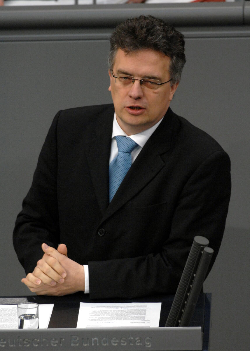 Löning, Markus Markus Löning, FDP, Bundestagsabgeordneter, Abgeordneter, Mitglied des Deutschen Bundestages, MdB, Rede, Deutscher Bundestag, 196. Sitzung, TOP 4 i. V. m. TOP 32, Thema: Europäischer Rat, Sozialprotokoll zu dem Vertrag von Lissabon, Redner 8.; Rednerpult.