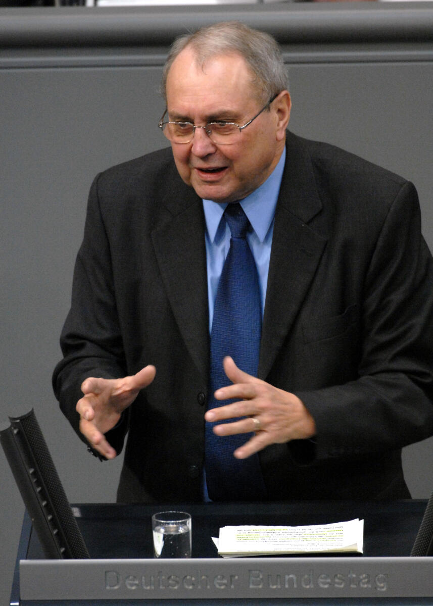 Eduard Lintner, CDU/CSU, Bundestagsabgeordneter, Abgeordneter, Mitglied des Deutschen Bundestages, MdB, Rede, Deutscher Bundestag, 196. Sitzung, TOP 4 i. V. m. TOP 32, Thema: Europäischer Rat, Sozialprotokoll zu dem Vertrag von Lissabon, Redner 7.; Rednerpult. Lintner, Eduard Eduard Lintner, CDU/CSU, Bundestagsabgeordneter, Abgeordneter, Mitglied des Deutschen Bundestages, MdB, Rede, Deutscher Bundestag, 196. Sitzung, TOP 4 i. V. m. TOP 32, Thema: Europäischer Rat, Sozialprotokoll zu dem Vertrag von Lissabon, Redner 7.; Rednerpult.
