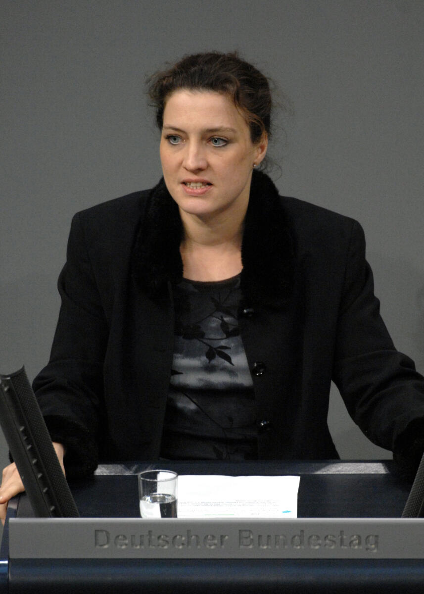 Reimann, Carola Dr. Carola Reimann, SPD, Bundestagsabgeordnete, Abgeordnete, Mitglied des Deutschen Bundestages, MdB, Rede, Deutscher Bundestag, 196. Sitzung, TOP 5, Thema: Schwangerschaftskonfliktgesetz, Redner 17.