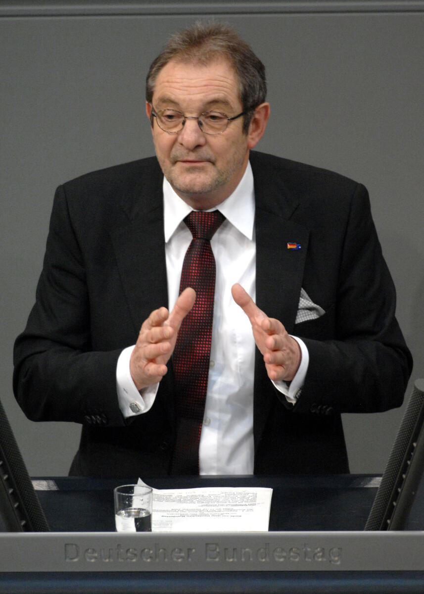Hans Peter Thul, CDU/CSU, Bundestagsabgeordneter, Abgeordneter, Mitglied des Deutschen Bundestages, MdB, Rede, Deutscher Bundestag, 196. Sitzung, TOP 4 i. V. m. TOP 32, Thema: Europäischer Rat, Sozialprotokoll zu dem Vertrag von Lissabon, Redner 13.; Rednerpult. Thul, Hans Peter Hans Peter Thul, CDU/CSU, Bundestagsabgeordneter, Abgeordneter, Mitglied des Deutschen Bundestages, MdB, Rede, Deutscher Bundestag, 196. Sitzung, TOP 4 i. V. m. TOP 32, Thema: Europäischer Rat, Sozialprotokoll zu dem Vertrag von Lissabon, Redner 13.; Rednerpult.