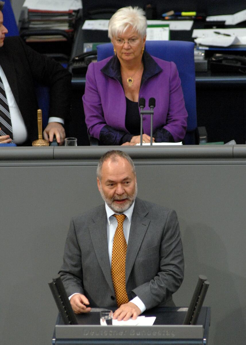 Meckel, Johannes-Markus; Hasselfeldt, Gerda Markus Meckel, SPD, Bundestagsabgeordneter, Abgeordneter, Mitglied des Deutschen Bundestages, MdB, Rede, Deutscher Bundestag, 193. Sitzung, TOP 2, Thema: Aussprache zur Reg.-Erkl. zum Europäischen Rat, Vorsitz: Bundestagsvizepräsidentin Gerda Hasselfeldt, CDU/CSU.; Rednerpult.